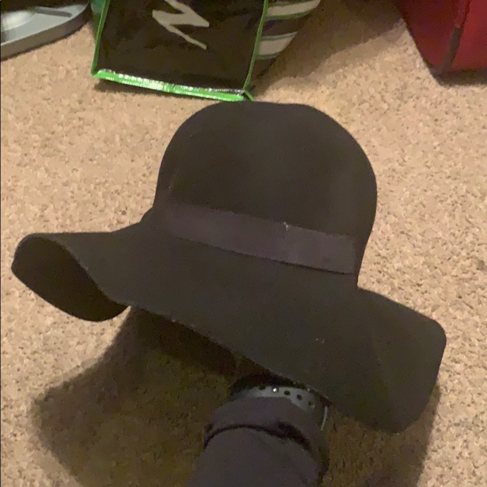 Women’s floppy hat